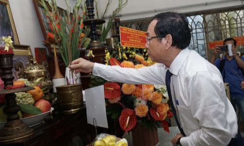 Bí thư Thành ủy TP. Hồ Chí Minh Nguyễn Văn Nên thăm, chúc mừng các nhà giáo lão thành